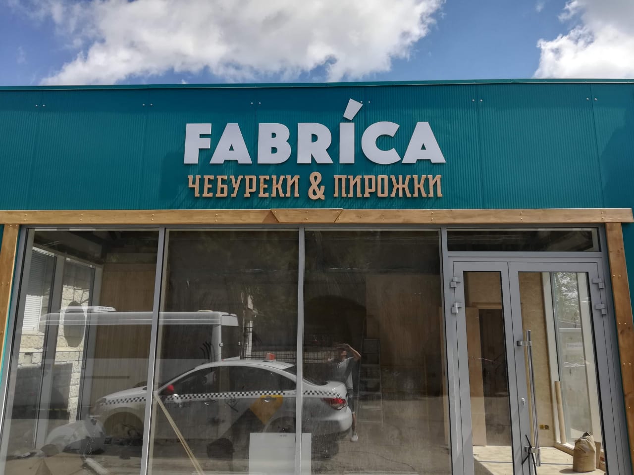 Вывески, стеллы, конструкции